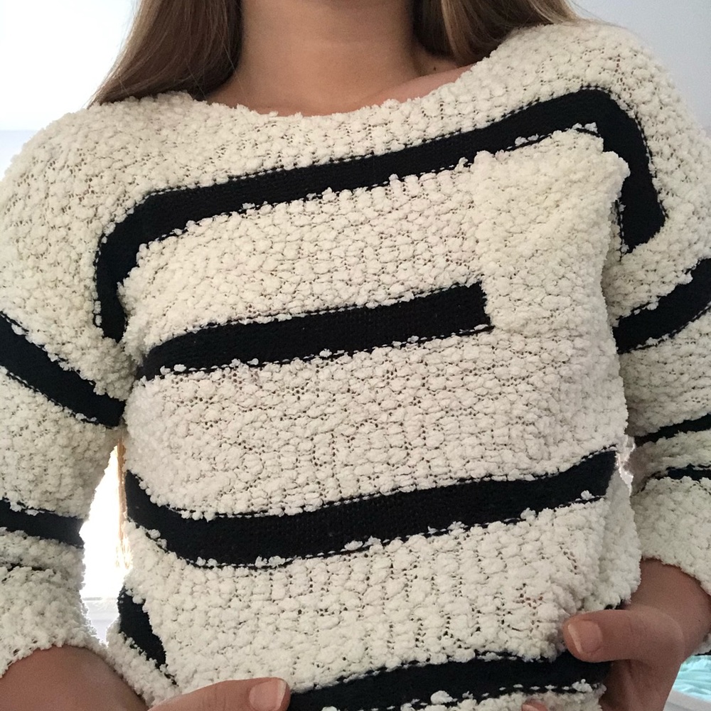 🦋 2/$15 Fuzzy Striped Sweater